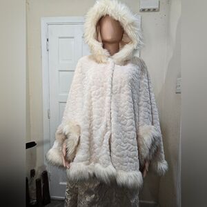 Elegant Cream Faux Fur Hooded Cape